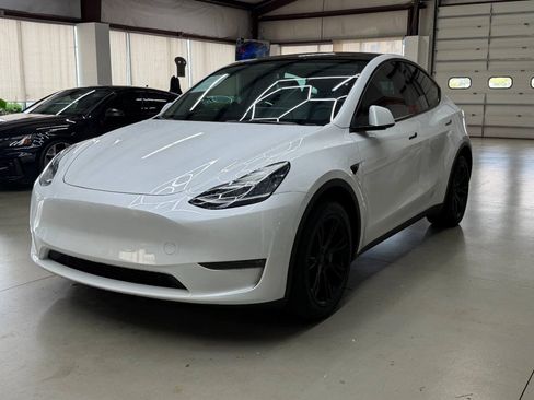 Used 2023 Tesla Model Y Long Range AWD/4WD image 5