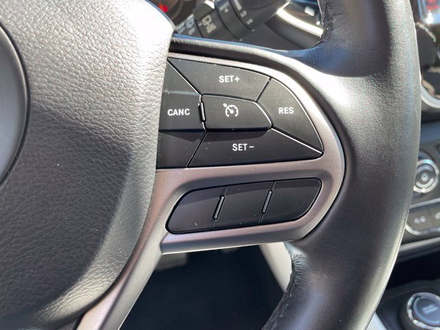 Used 2019 Jeep Cherokee Limited w/ Luxury Group AWD/4WD image 32