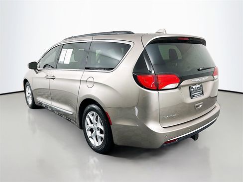 Used 2017 Chrysler Pacifica Touring-L w/ Tire & Wheel Group image 5