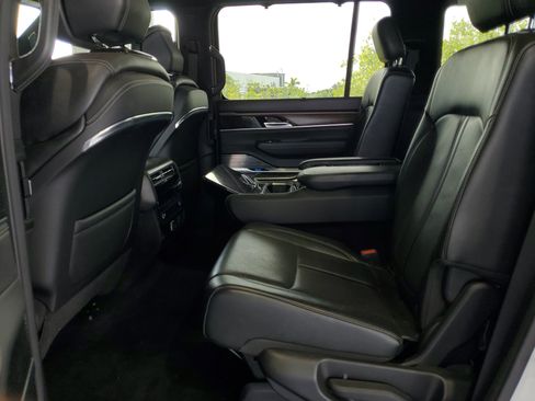 Used 2023 Jeep Grand Wagoneer L 4WD image 8