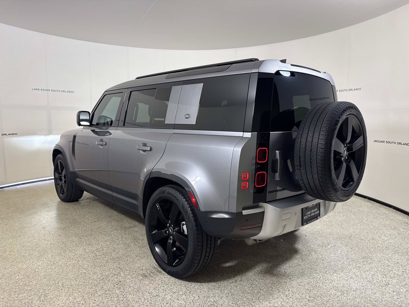 Used 2024 Land Rover Defender 110 S AWD/4WD image 3