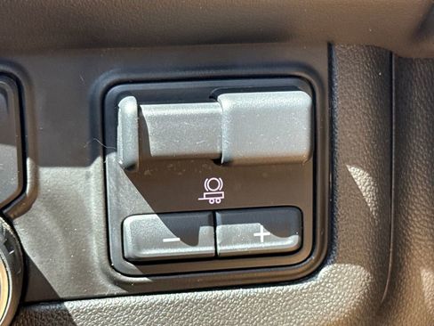 Used 2023 Chevrolet Suburban High Country AWD/4WD image 35