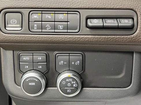 Used 2023 GMC Yukon Denali image 28