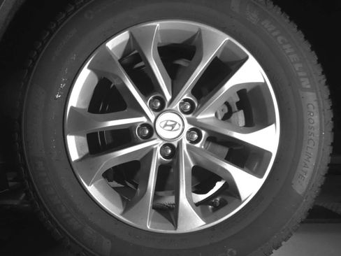 Used 2019 Hyundai Santa Fe SE AWD/4WD image 11