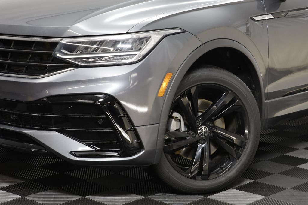 Certified 2024 Volkswagen Tiguan SE R-Line AWD/4WD image 3