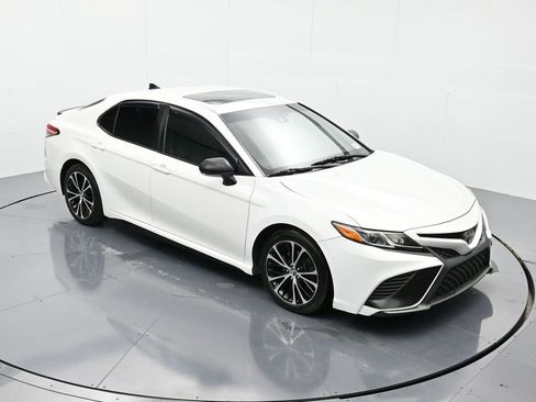 Used 2018 Toyota Camry SE w/ Moonroof Package image 34