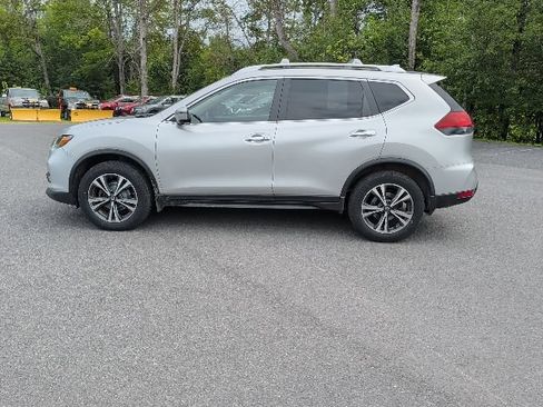 Used 2020 Nissan Rogue SV w/ Sun & Sound Touring Package AWD/4WD image 8