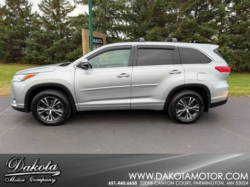 Used 2018 Toyota Highlander LE image 1