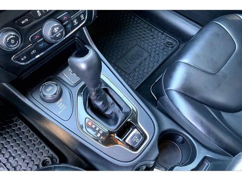 Used 2019 Jeep Cherokee Latitude Plus AWD/4WD image 19