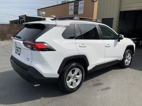 Used 2021 Toyota RAV4 XLE w/ XLE Grade Weather Package AWD/4WD image 3