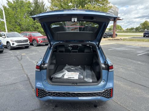 New 2025 Volkswagen Tiguan SE R-Line image 25