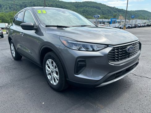 Used 2023 Ford Escape Active image 1