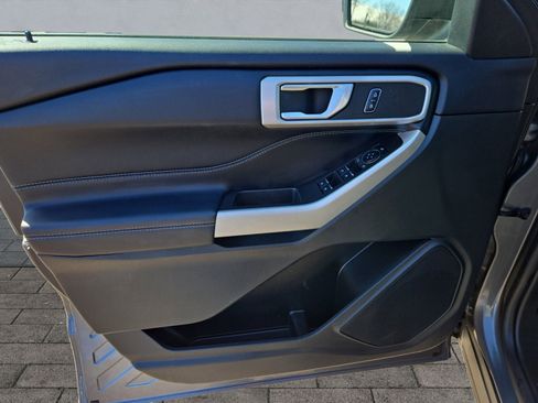 Certified 2024 Ford Explorer XLT image 10