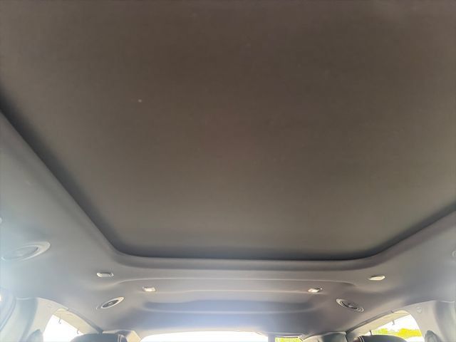Used 2025 Chrysler Pacifica Limited FWD image 38