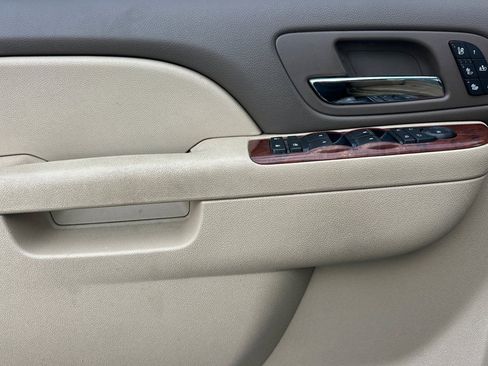 Used 2013 Chevrolet Suburban LTZ image 10