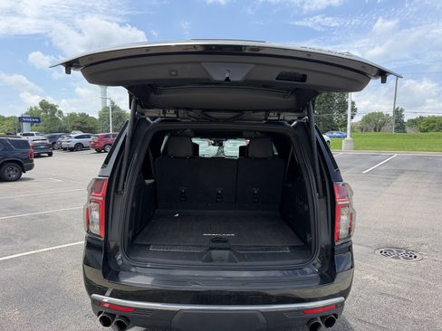 Used 2023 Chevrolet Suburban Premier AWD/4WD image 12