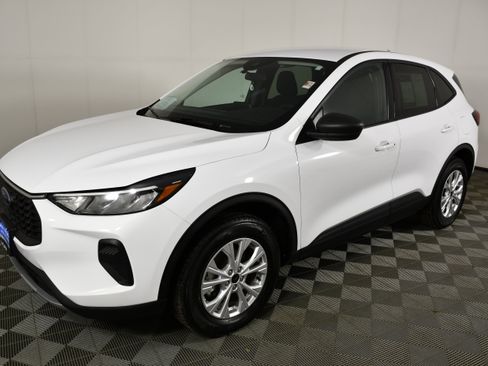 Used 2025 Ford Escape Active AWD/4WD image 9