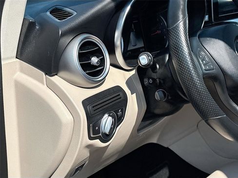 Used 2019 Mercedes-Benz GLC 300 4MATIC image 10