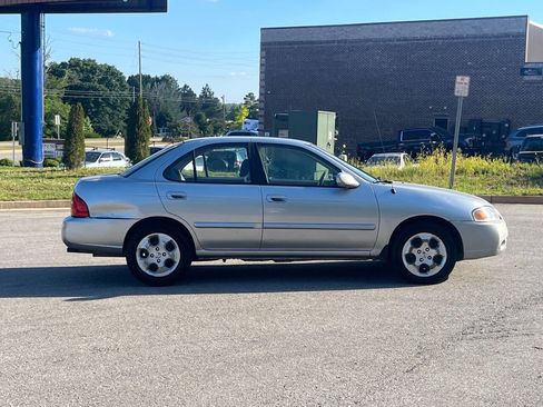 Used 2004 Nissan Sentra S w/ Road Trip Pkg FWD image 4