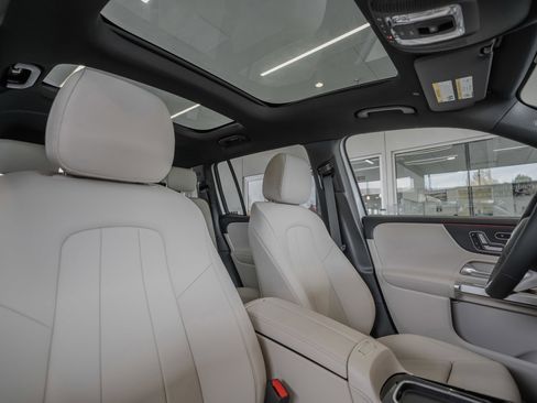 New 2026 Mercedes-Benz GLB 250 4MATIC image 32