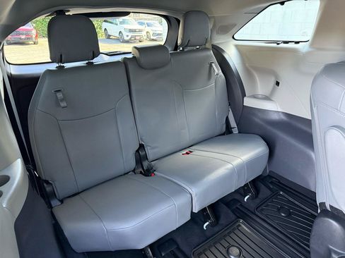 Used 2024 Toyota Sienna Limited AWD/4WD image 7