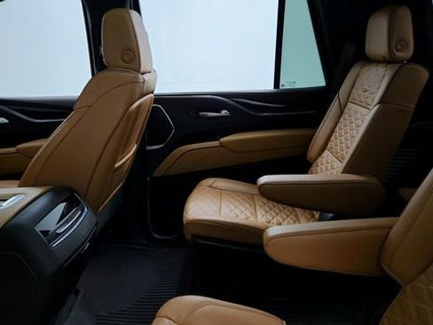 Certified 2023 Cadillac Escalade Premium Luxury w/ Performance Package image 20