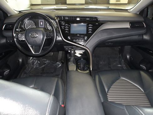 Used 2020 Toyota Camry SE w/ Convenience Package FWD image 12