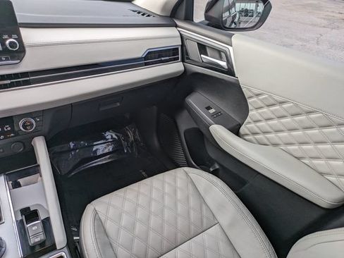 Used 2024 Mitsubishi Outlander SEL FWD image 18