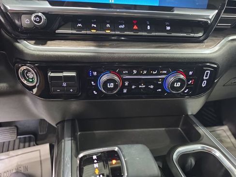 Used 2025 Chevrolet Silverado 1500 LTZ w/ LTZ Convenience Package II AWD/4WD image 15