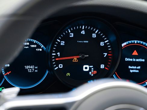 Used 2022 Porsche Cayenne image 25