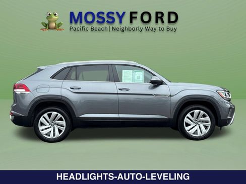 Used 2023 Volkswagen Atlas Cross Sport SE w/ Panoramic Sunroof Package FWD image 4