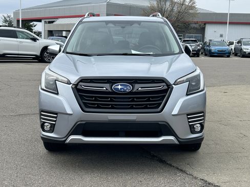 Used 2023 Subaru Forester Touring image 2