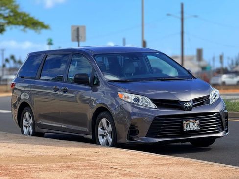 Used 2019 Toyota Sienna L image 6