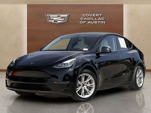 Used 2022 Tesla Model Y Long Range AWD/4WD image 1