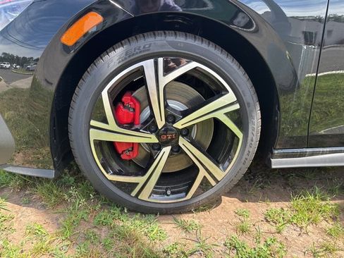 New 2025 Volkswagen GTI SE image 4