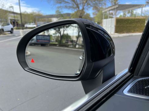Used 2023 Mercedes-Benz GLC 300 4MATIC w/ Exclusive Trim Package image 10