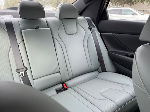 Used 2025 Hyundai Elantra Limited image 38