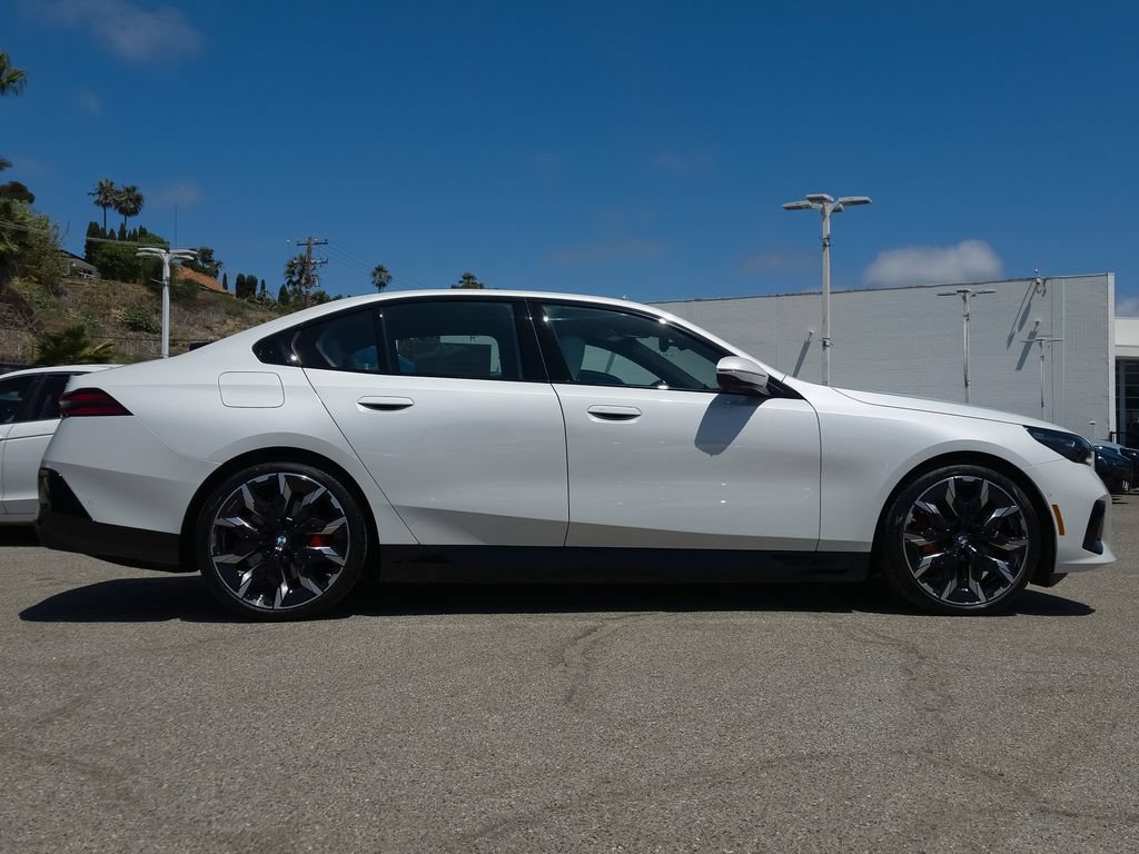 New 2027 BMW i5 eDrive40 w/ M Sport Package RWD image 3