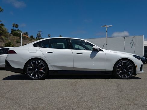 New 2027 BMW i5 eDrive40 w/ M Sport Package RWD image 3