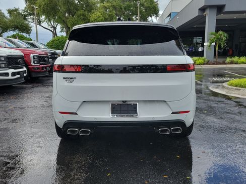 Used 2025 Land Rover Range Rover Sport Dynamic SE AWD/4WD image 6