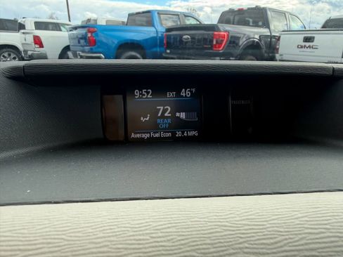 Used 2014 Toyota Sienna SE image 15