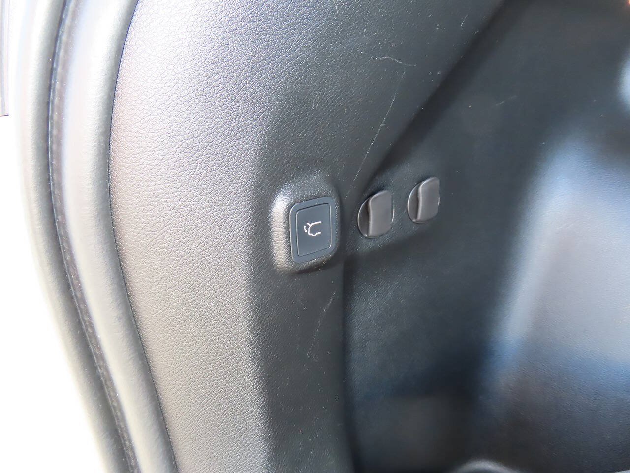 Used 2019 Jeep Cherokee Limited AWD/4WD image 10
