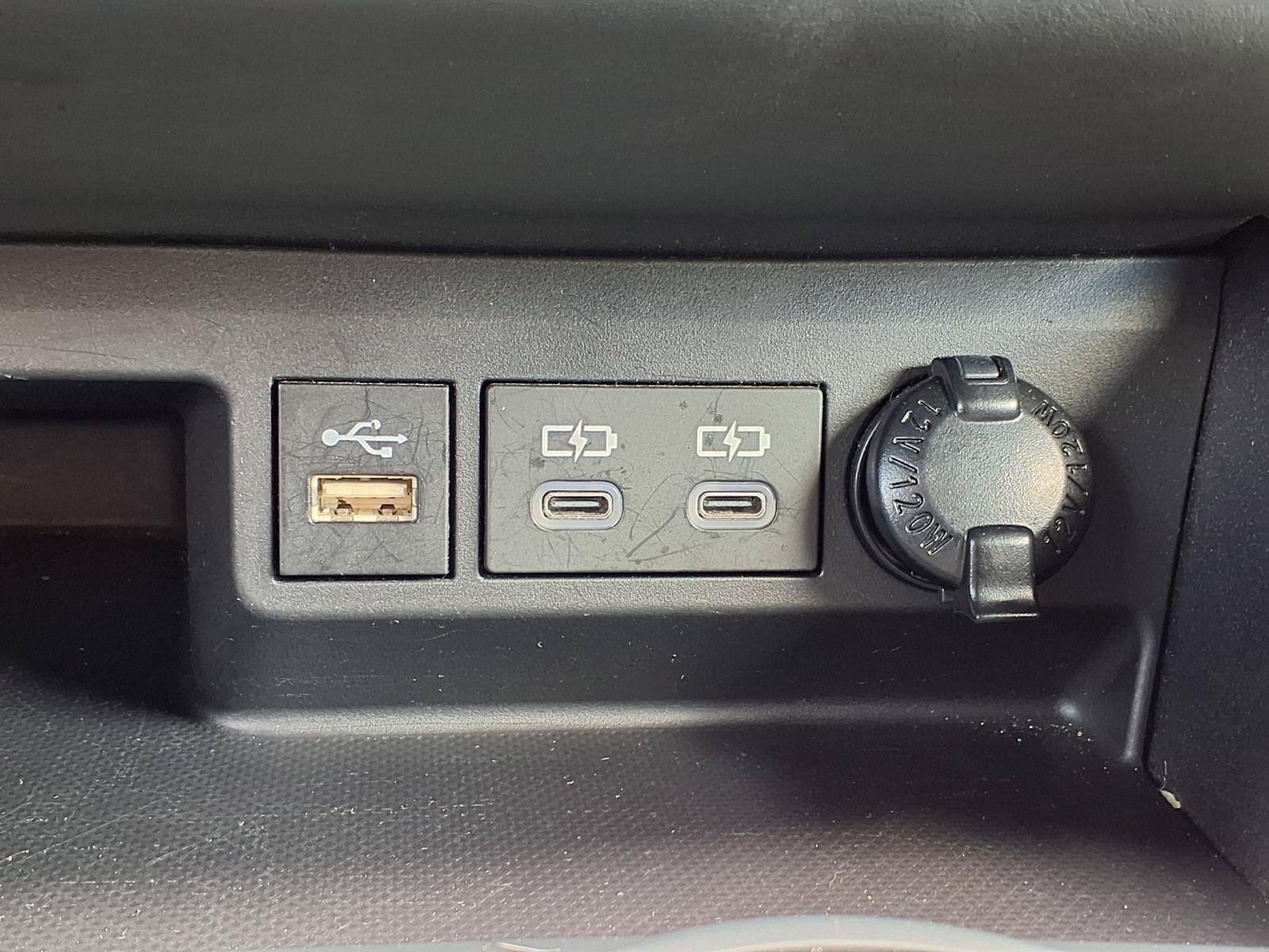 Used 2025 Toyota Highlander LE FWD image 19