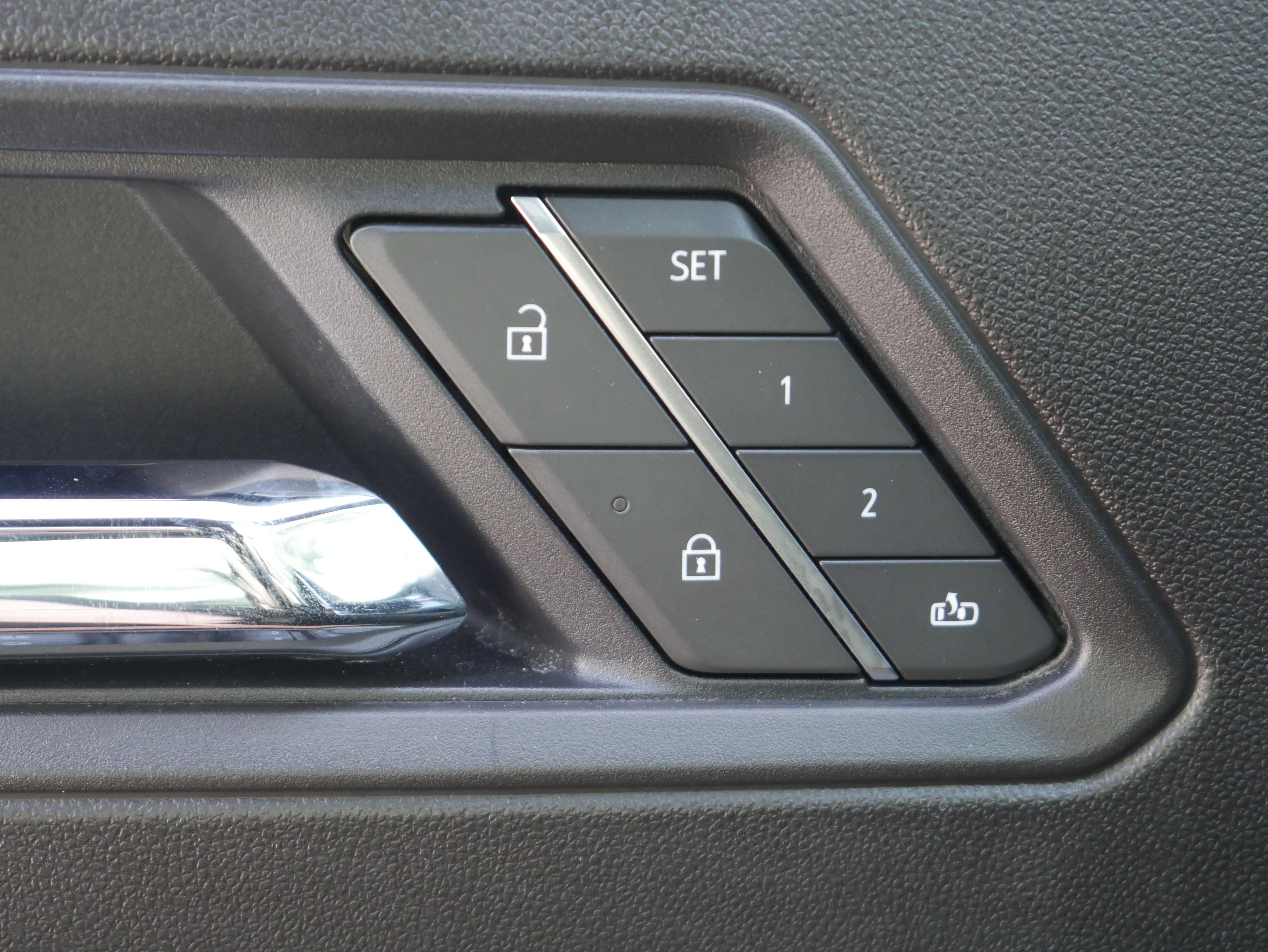 Certified 2025 GMC Canyon AT4 w/ Nightfall Edition AWD/4WD image 32