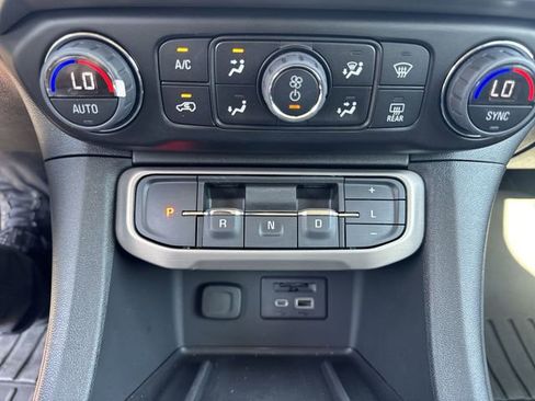 Used 2023 GMC Acadia Denali w/ Denali Ultimate Package AWD/4WD image 16