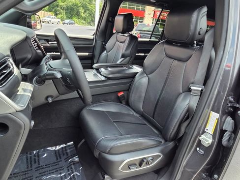 Used 2024 Jeep Wagoneer Series II w/ Flexible Seating Group AWD/4WD image 7