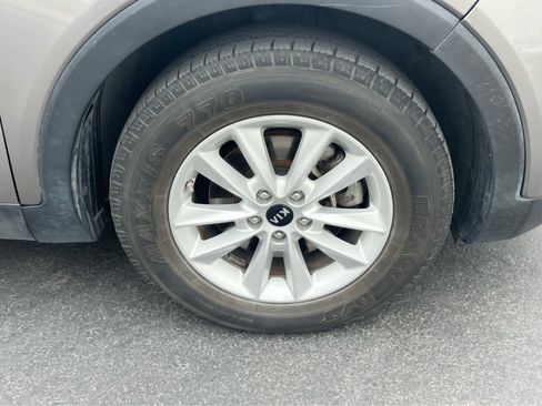 Used 2019 Kia Sorento LX image 16