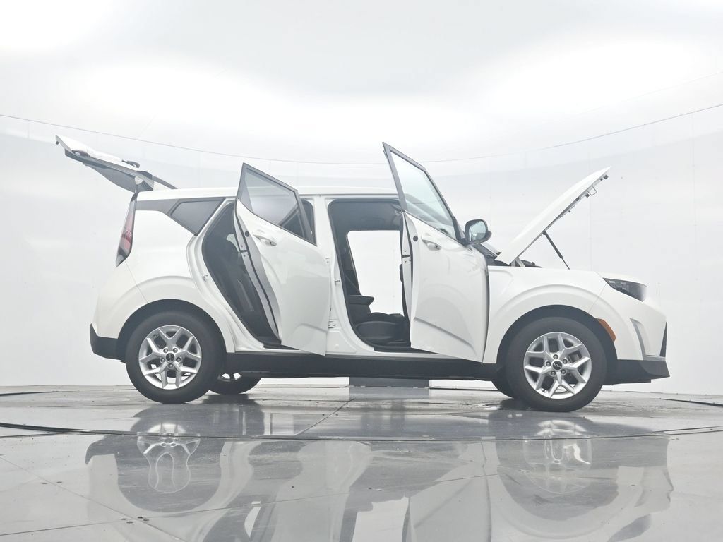 Used 2023 Kia Soul LX w/ Option Group 015 FWD image 43