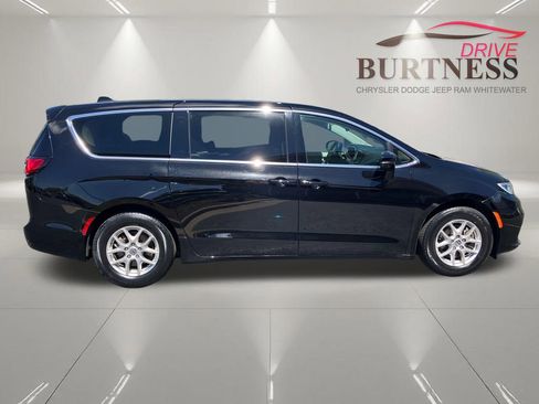 Used 2024 Chrysler Pacifica Touring-L FWD image 7