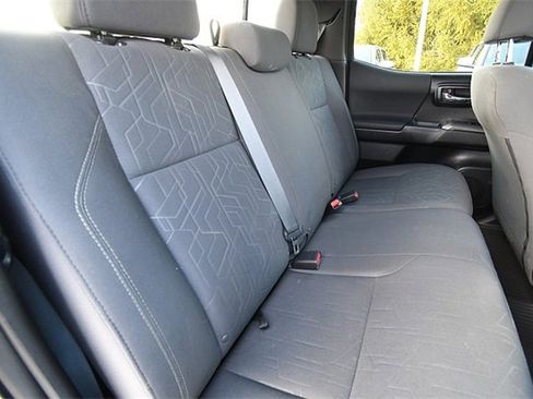 Used 2017 Toyota Tacoma TRD Sport image 25